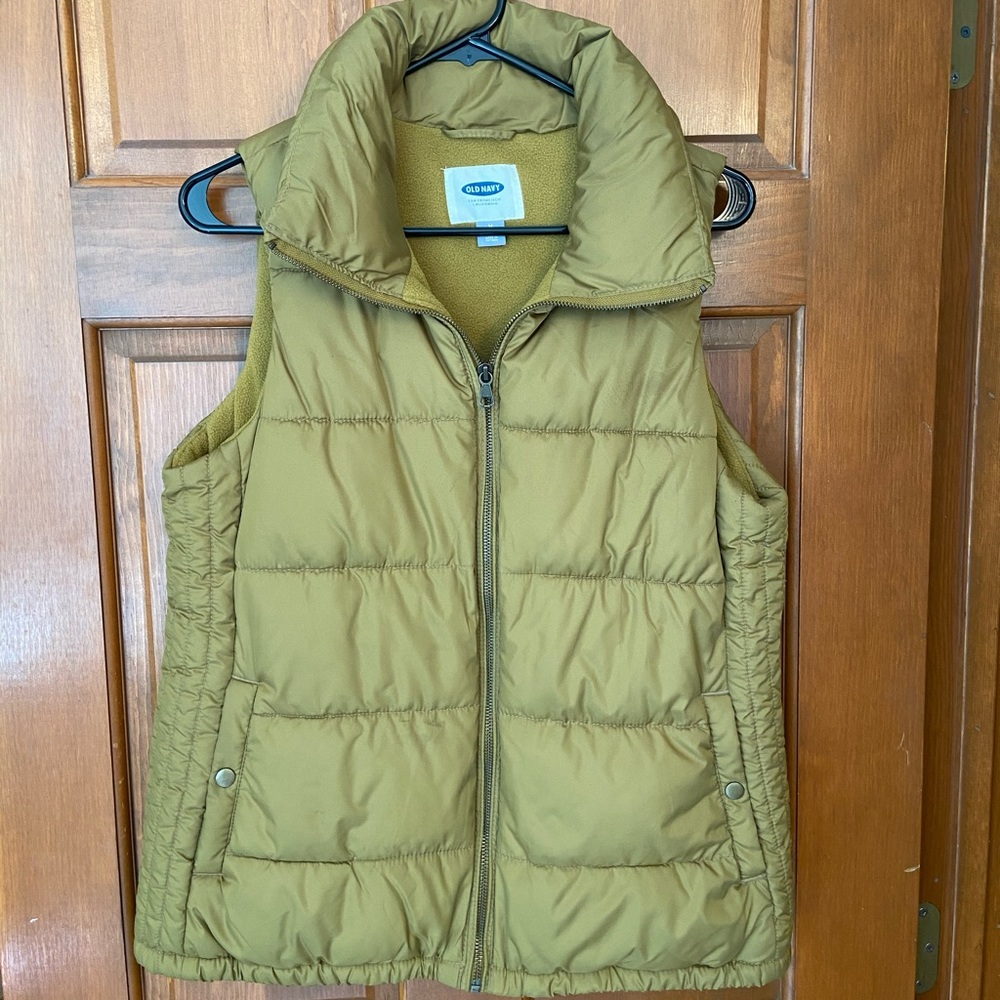 NWOT Old Navy Puffer Vest